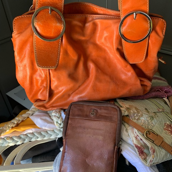 Bunch of purses! - Picture 6 of 6